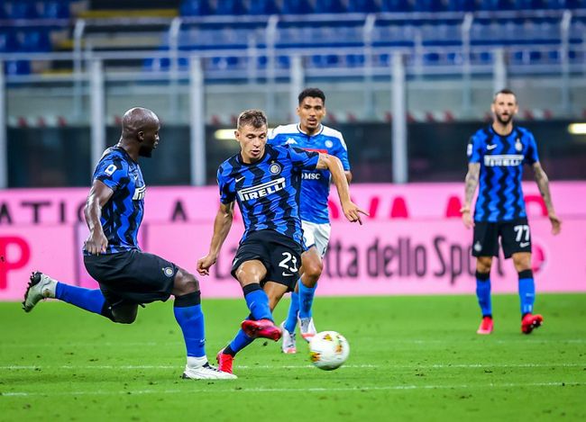 美女扒开腿让男生桶